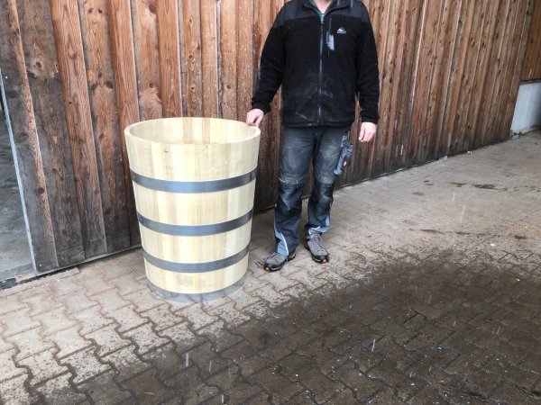 Holztrog aus Hartholz ( Eiche / Akazie ) 500 Liter Wasserfass Gartenfass